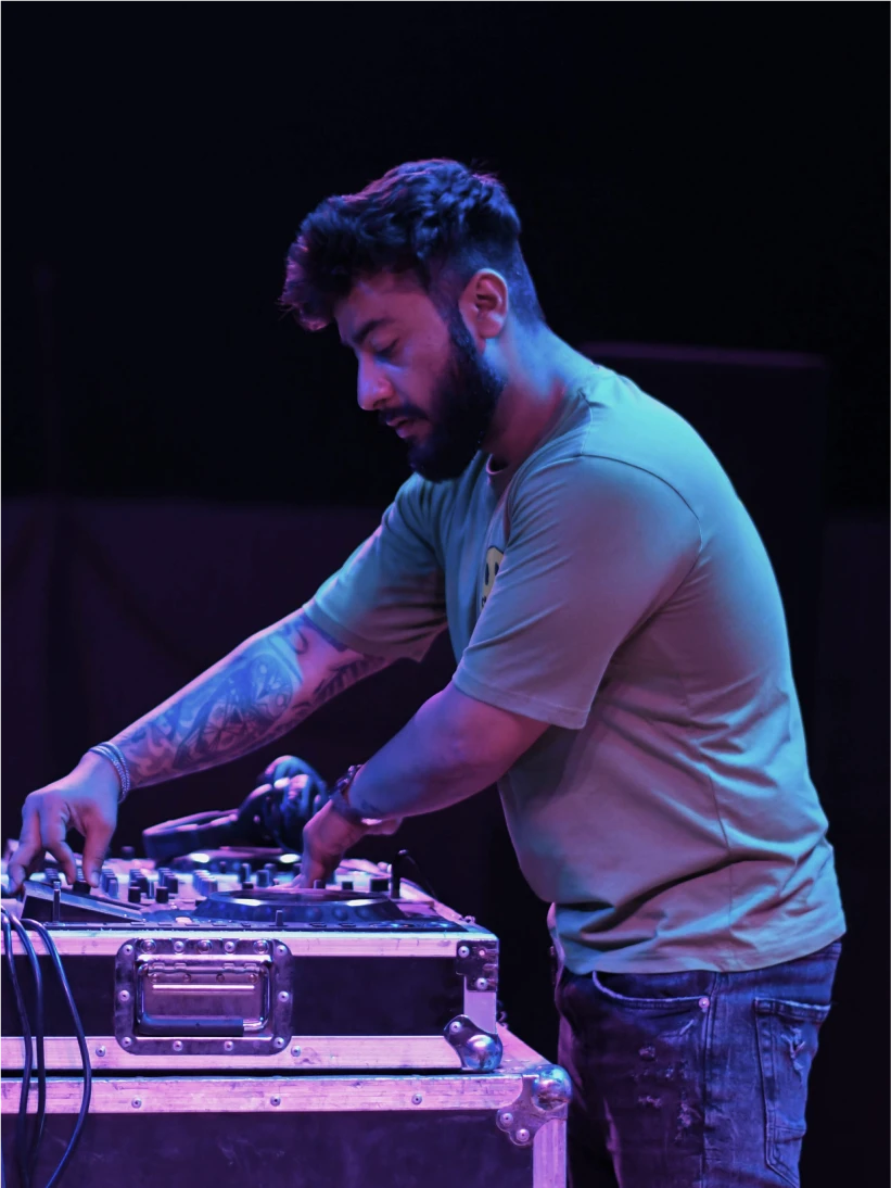 DJ