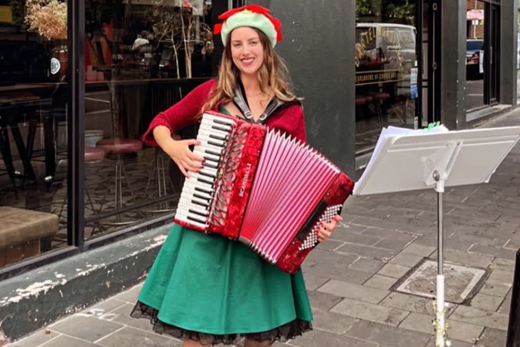 Accordion Lucy