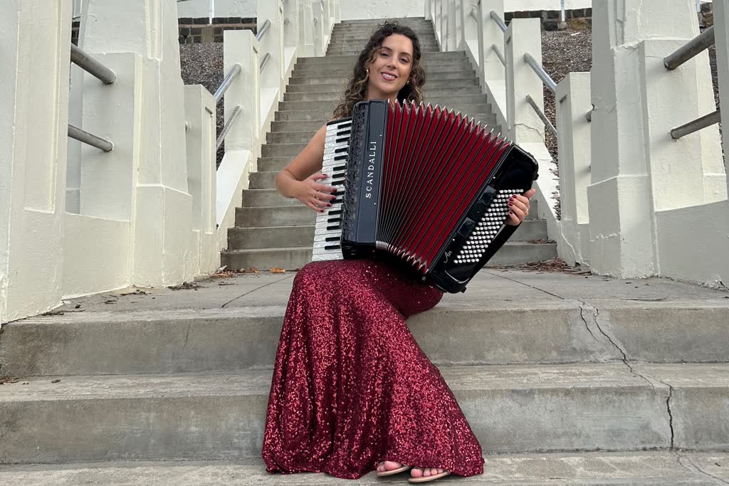 Accordion Lucy