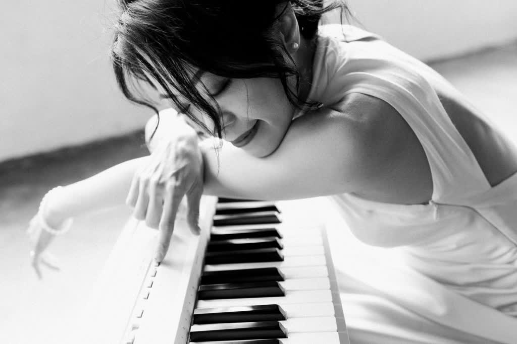 Juliet Pang - Singer-Pianist