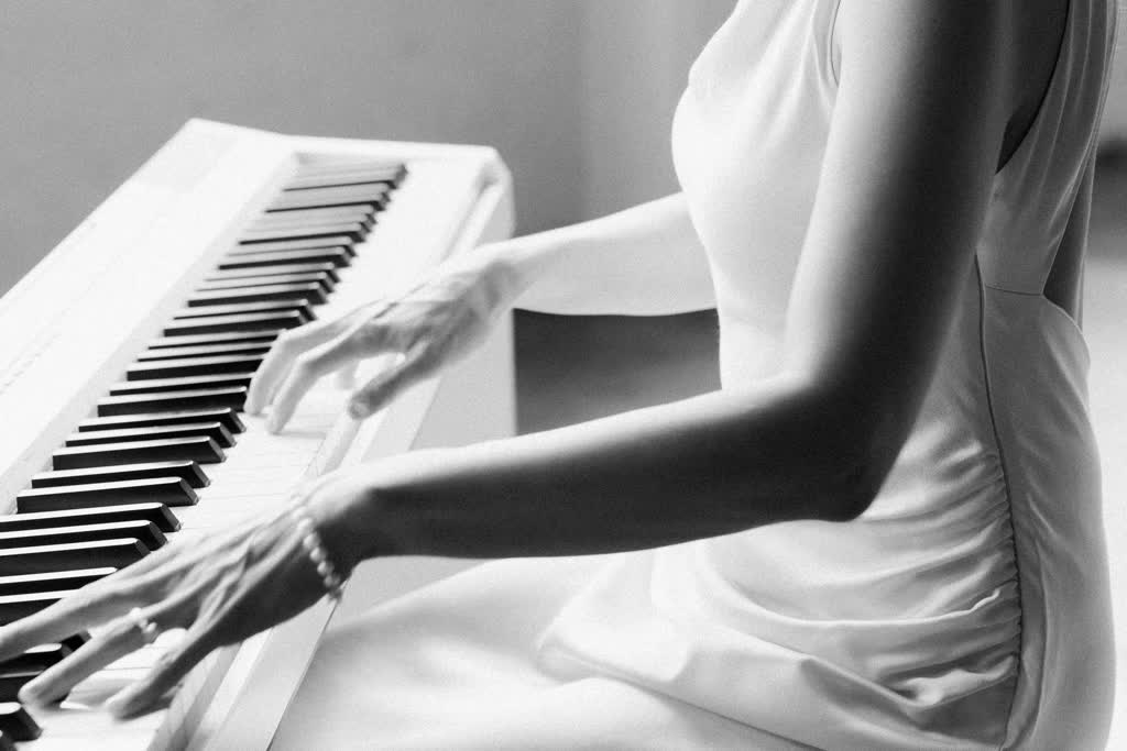 Juliet Pang - Singer-Pianist